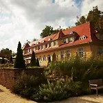 מלון Waldhotel 5*